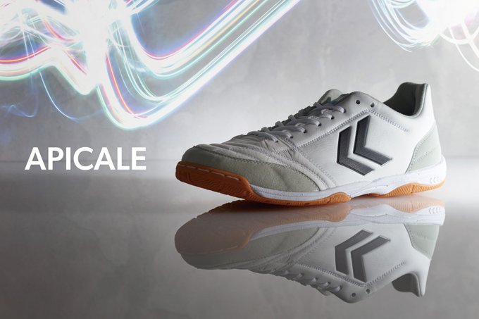 フィット感にこだわったフットサルシューズ「アピカーレ」をリニューアル